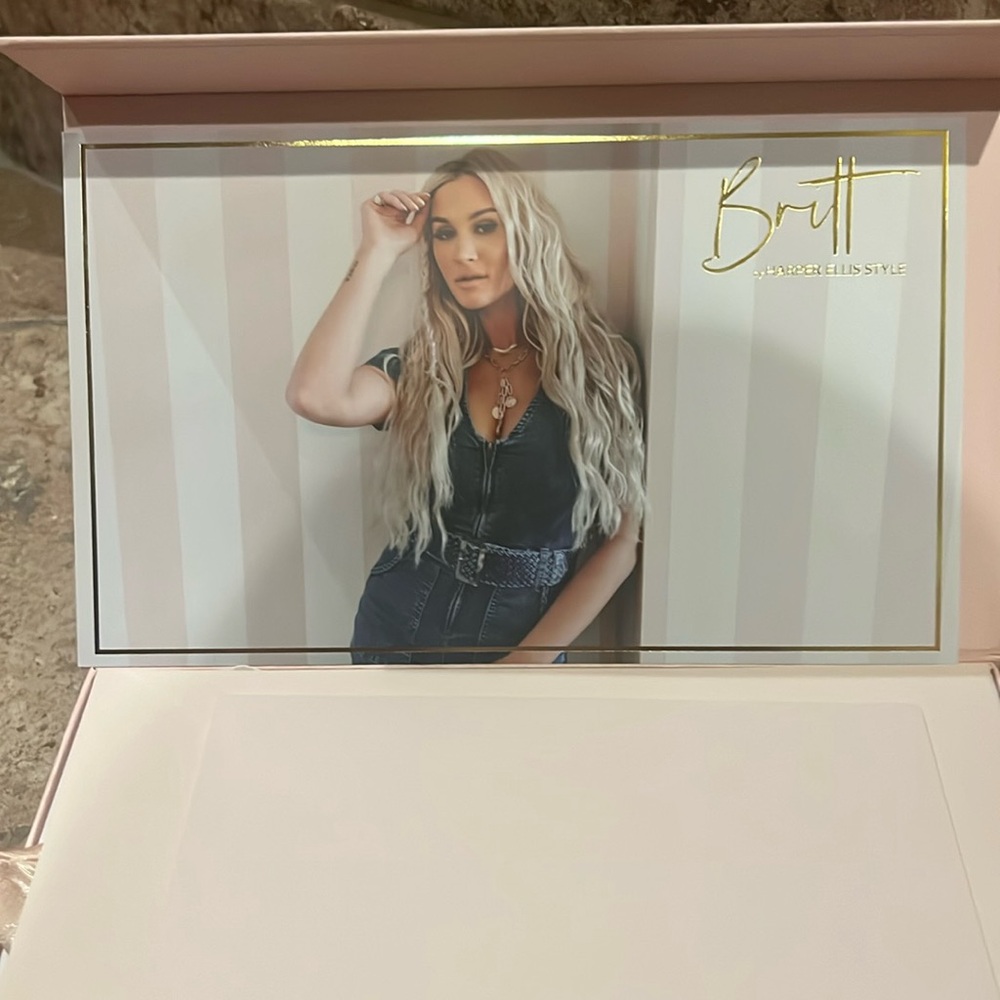 XO Britt Maui 22 inch clip in extensions